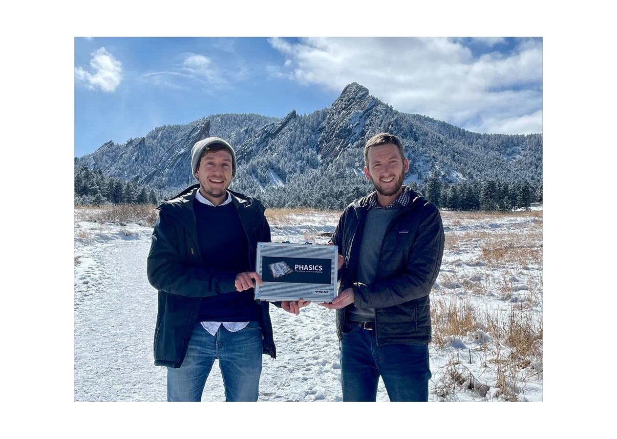 Phasics team in Colorado, in front of a mountain